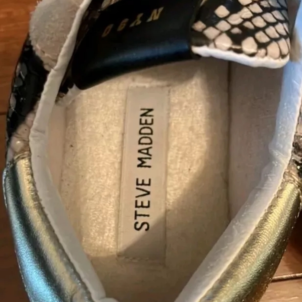 Steve Madden Starling Sneakers Women’s Size‎ 7 Gold Snake Print Star Lace Up GUC - Picture 4 of 7